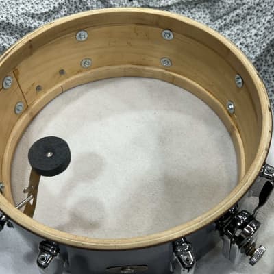 Slingerland 8 Lug Snare Drum 12/1965 - Deep Blue Sparkle image 7