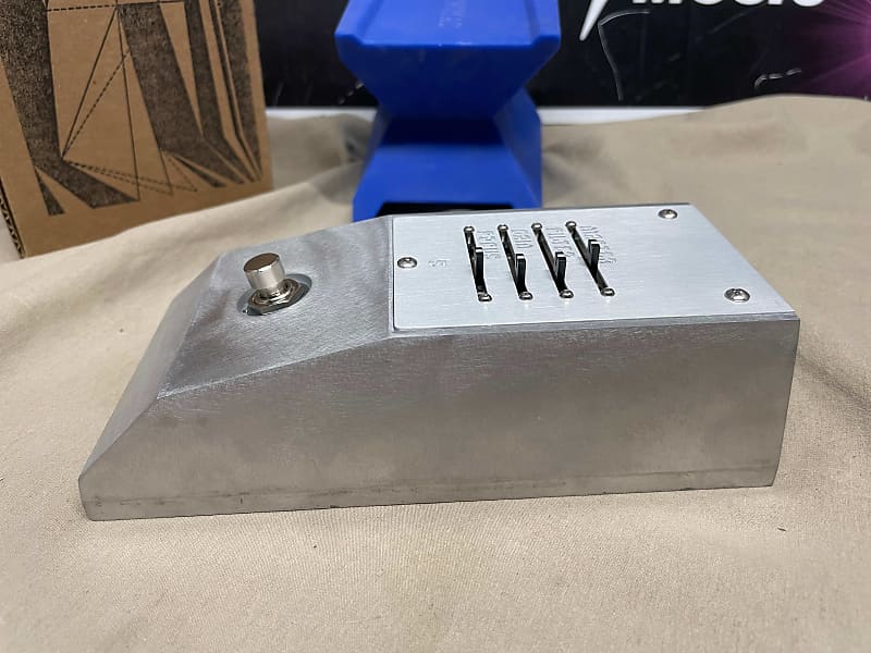 Electronic Audio Experiments EAE 0xEAE OxEAE Boost Pedal