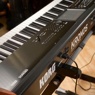 Korg KRONOS 2 88-Key Digital Synthesizer Workstation 2014 - Present - Black/Wood image 3