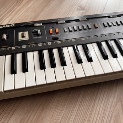 Casio MT-800 Casiotone 49-Key Synthesizer UPS EXPRESS