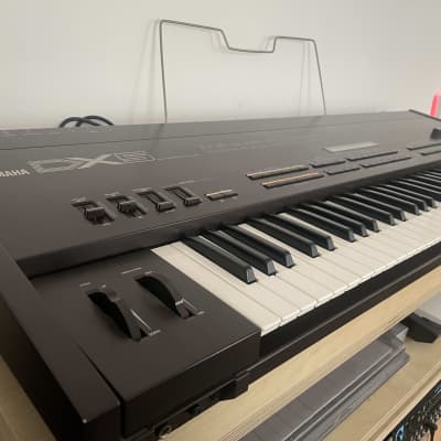 Yamaha DX5 Programmable Algorithm Synthesizer 1985 - 1987 - Black