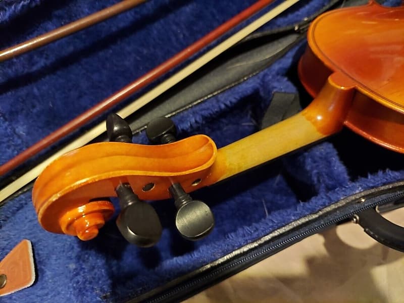 Suzuki No. 220 1/4 Violin, Japan 1991, with Bow & Case. Very