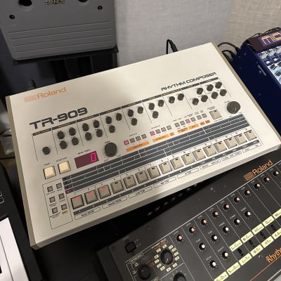 Roland TR-909 Rhythm Composer 1983 - 1985 - White