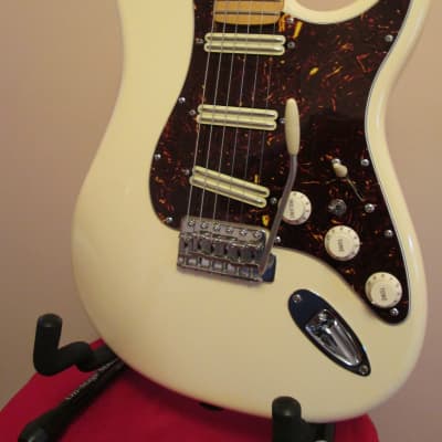 Custom "70's" style Warmoth (licensed by Fender)  Stratocaster®  w/ Fender HSC image 3