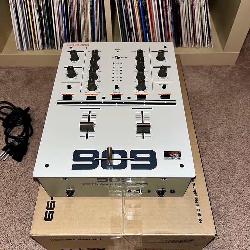 Roland 909 DJ-99 (MINT) 2-Channel DJ Scratch Mixer