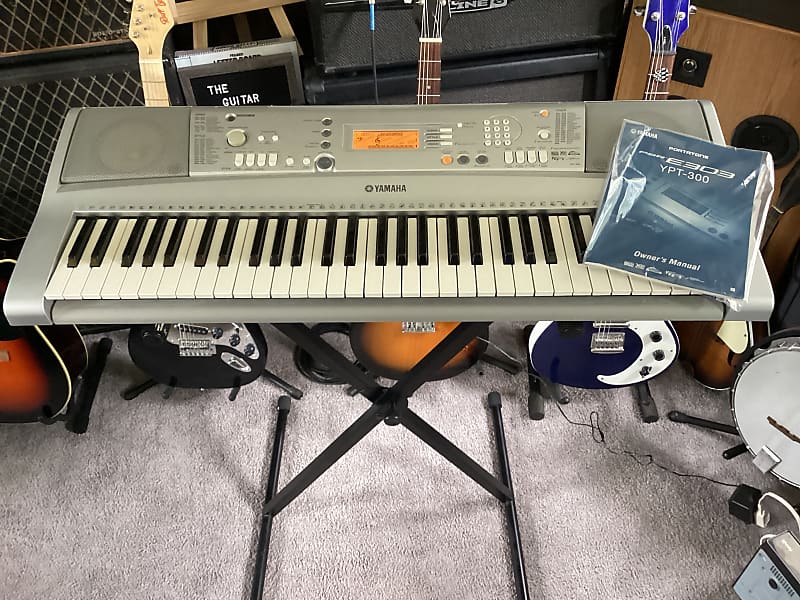 Yamaha PSR-E303 Portatone Keyboard Synthesizer w Stand
