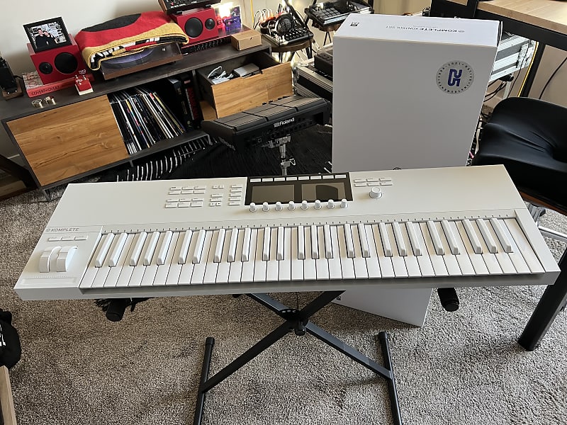 ライセンスあり KOMPLETE KONTROL S61 MK2 Native Instruments (NI) KOMPLETE KONTROL S61 MK2【展示品特価