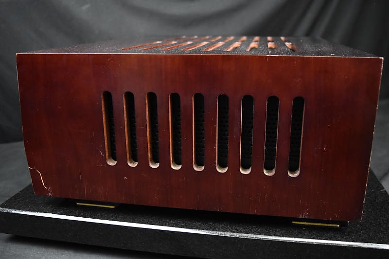 Accuphase P-260 Stereo Power Amplifier in Very Good