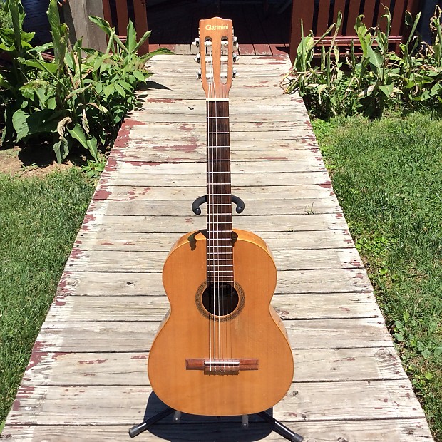 Giannini awn 70 classical on sale guitar