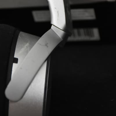 Neumann NDH20 Closed-Back Monitoring Headphones - Silver image 10