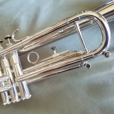 Getzen Severinsen Model Eterna 900S Trumpet 1968-1971 w/hard case, mouthpieces, mutes, & lyre image 2