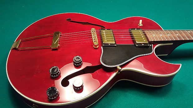 送料無料特集 | 激安の新品・型落ち・アウトレット Gibson ES 135 Cherry Red Semi Hollow Body 2002 Gold Hardware ギター