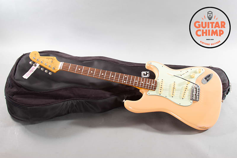 1995 Fender Japan ST62-70TX ’62 Reissue Stratocaster Shell Pink