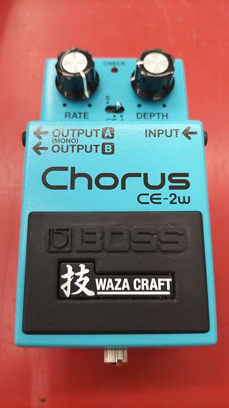 Boss CE-2W