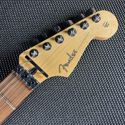 Fender Player Stratocaster w/Floyd Rose, Pau Ferro Fingerboard- 3-Color Sunburst (MX22077322) image 7
