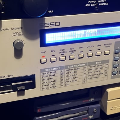 Akai S950 MIDI Digital Sampler 1988 - White