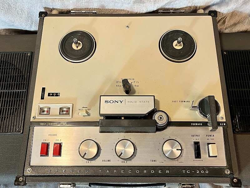 Sony TC-200 Tapecorder Portable Reel-to-Reel Tape Player/Recorder. 1960s