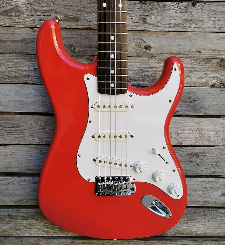 Squier SST-30 1986 Fender Stratocaster MIJ SST-30 Torino Red Post