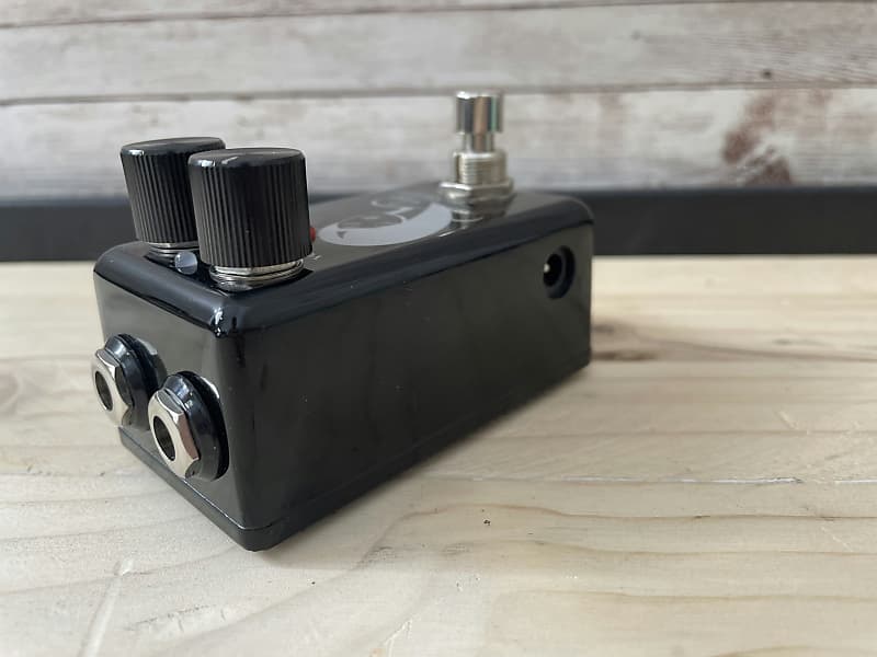 Used Red Witch SEVEN SISTERS IVY DISTORTION Guitar Effect