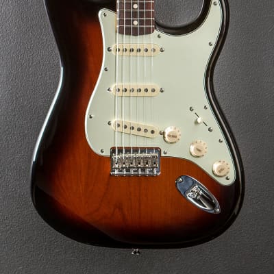 Fender Robert Cray Stratocaster - 3 Color Sunburst image 2