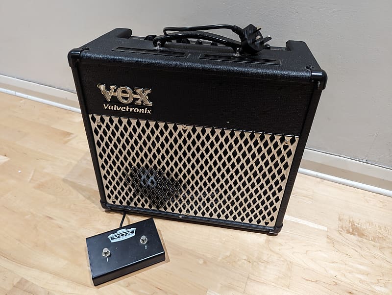 Vox Valvetronix AD30VT 30-Watt 1x10 Modeling Guitar Combo | Reverb UK