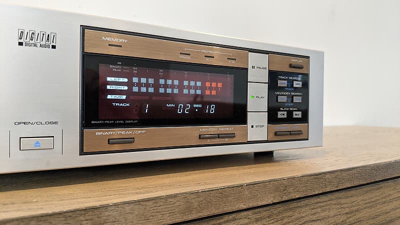 Pioneer P-D70 CD Compact Disc Player / Works / Super Clean / Rare