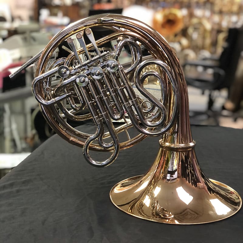 Holton H105 Screw Bell Double French Horn with Additional Reverb