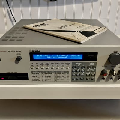 Akai S950 12 Bits Sampler