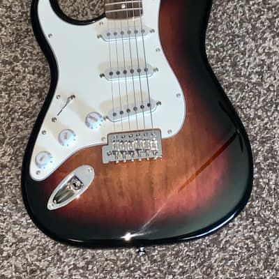 Squier lefty left handed Classic Vibe Stratocaster '60s with Rosewood Fretboard 2009 - 2018 - 3-Color Sunburst image 3