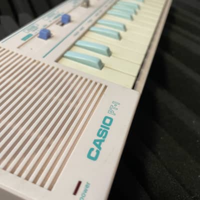Casio PT-1 29-Key Mini Synthesizer 1982 - 1988 - Pink