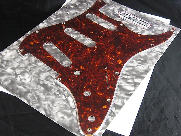 Allparts Pickguard for Stratocaster 11 Hole 3-Ply image 1