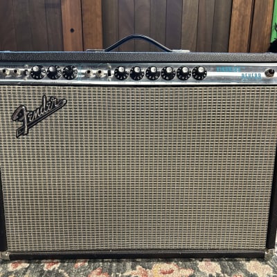 Fender Vibrolux Reverb 2-Channel 35-Watt 2x10