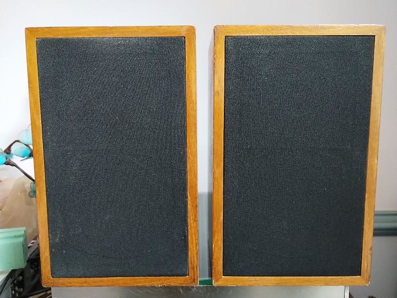 Linn Kan Mark II bookshelf speaker in very good condition - 1990&#039;s  			