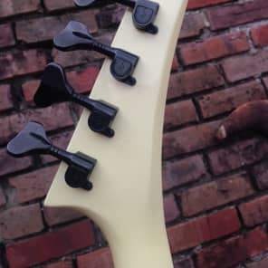 Larrivee LEFTY Electric 80s White Active Bass Guitar image 9