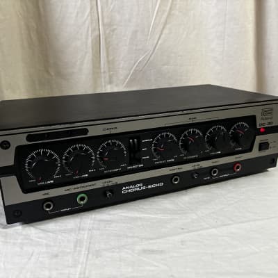 Roland DC-30 Analog Chorus Echo Vintage Guitar Effect Box MN3005 chip
