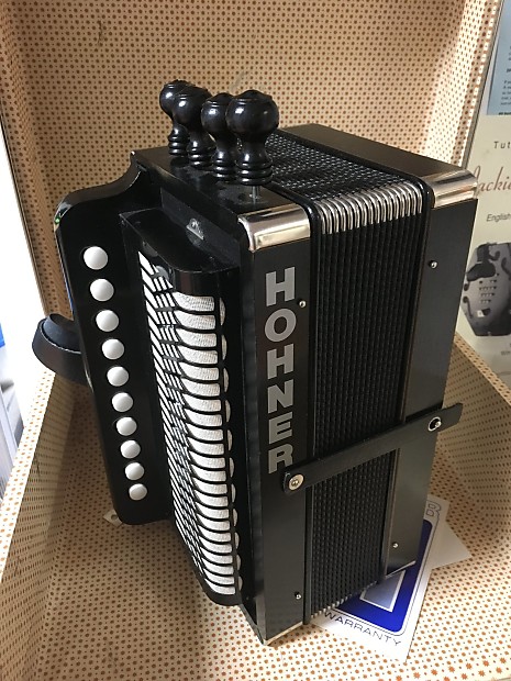 Used shop hohner accordion