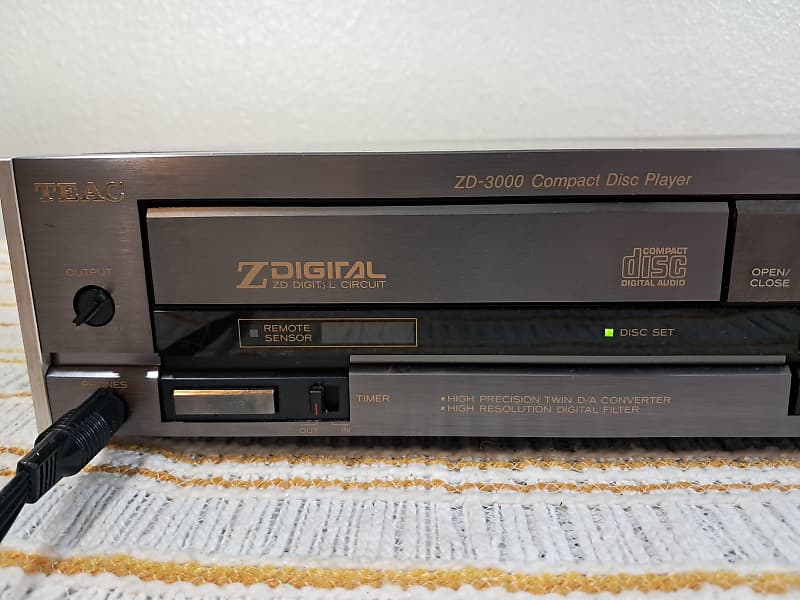 TEAC ZD-3000 Vintage 80s Single Disc Compact Disc CD Player TEAC ZD-3000 Vintage 80s Single Disc Compact Disc CD Player