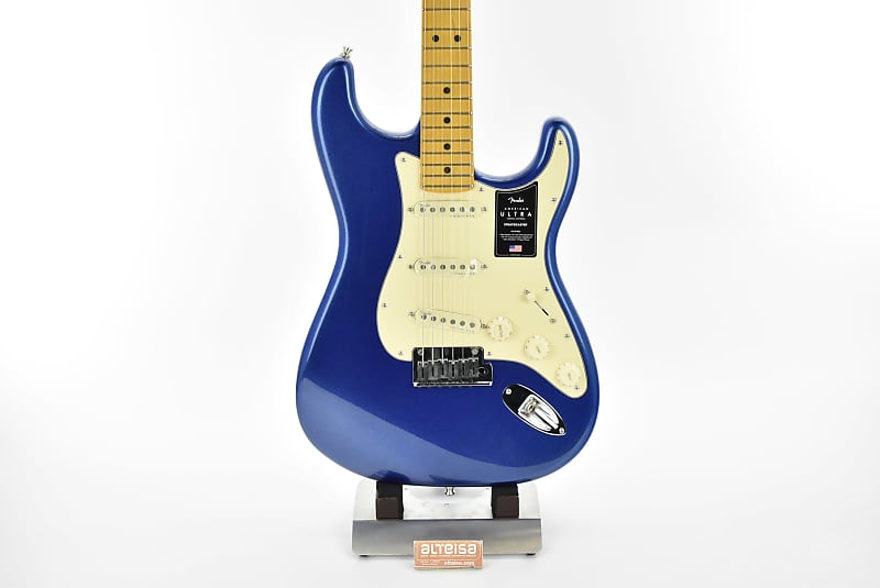 Fender American Ultra Stratocaster with Maple Fretboard 2021 Cobra Blue