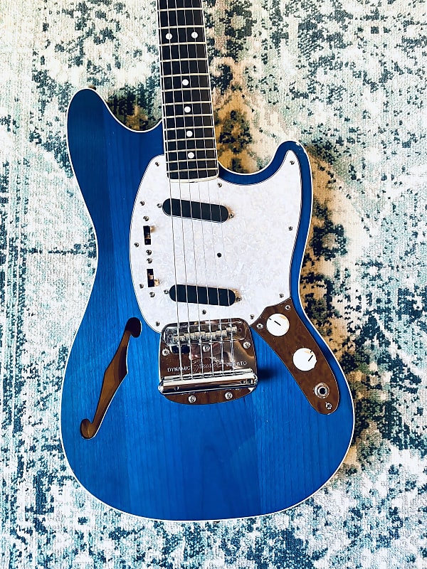 2012 Fender Mustang MG-HO セミホロー 2012 Fender Japan MG-HO Mustang in 3 Tone Sunburst (modded