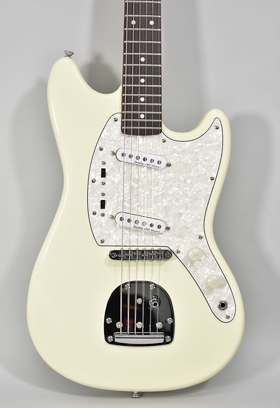 Iyv deals mustang guitar