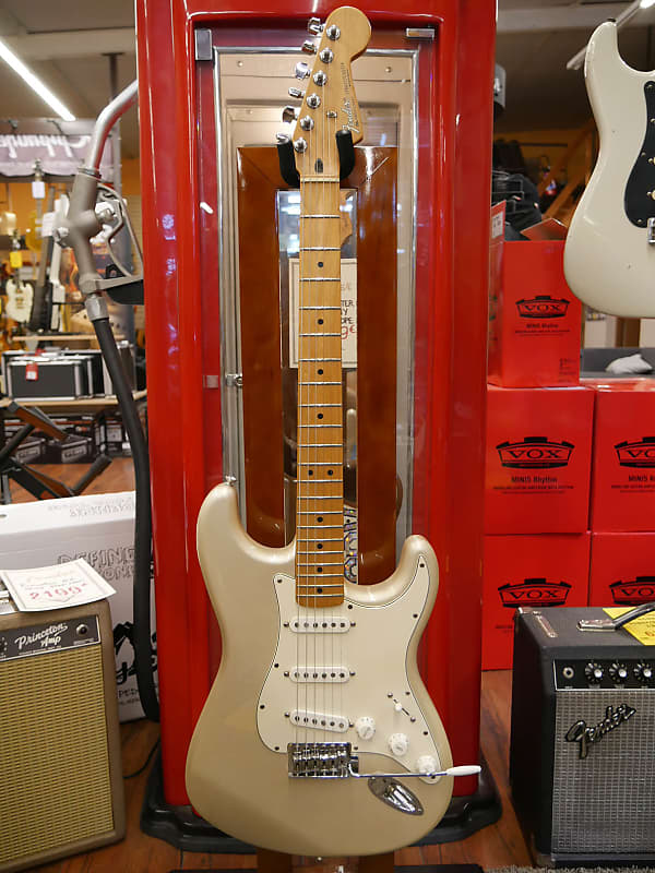 Fender Stratocaster 60th Anniversary Mexico silver
