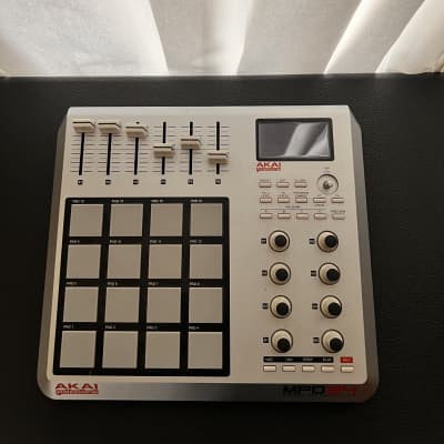 Akai MPD24 MIDI Controller  2010s - Silver