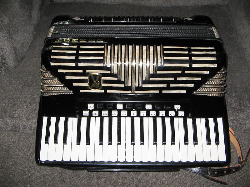 Hohner Imperitor V Accordion, 5/5 Reed Double Tone Chamber * Project image 1