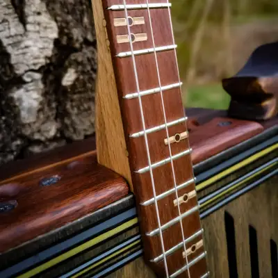 HighBird Handcrafted Instruments - Northern Goshawk - Custom 3 String Acoustic/Electric Cigar Box Guitar (CBG) - 2022 Bild 9