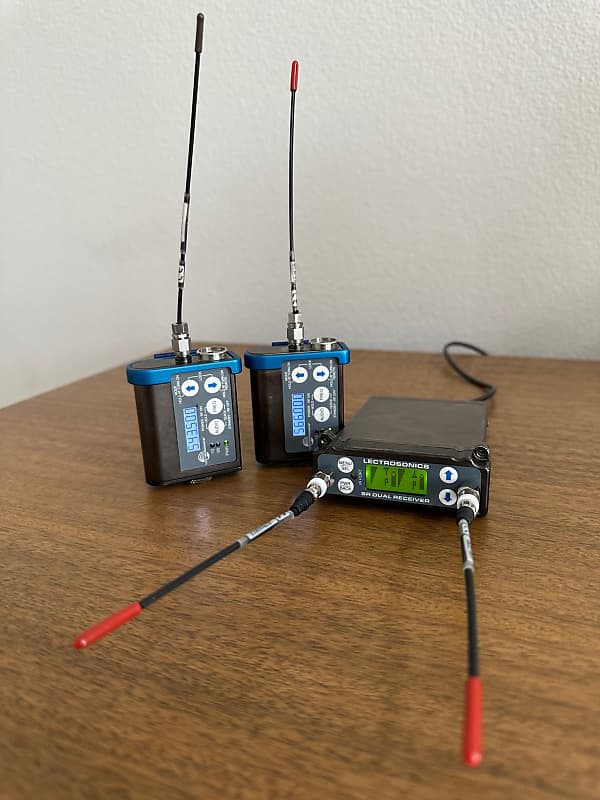 Lectrosonics SRC Band B1 with SREXT SR Mounting Kit and two Reverb