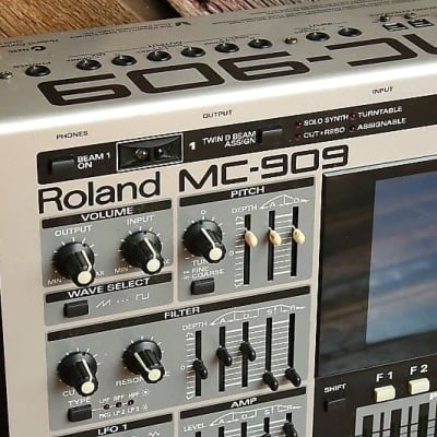 Roland MC-909 Sampling Groovebox | Reverb