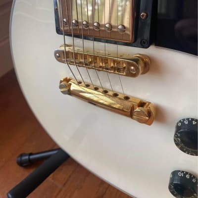 2001 Gibson Les Paul Custom Alpine White Guitar image 4