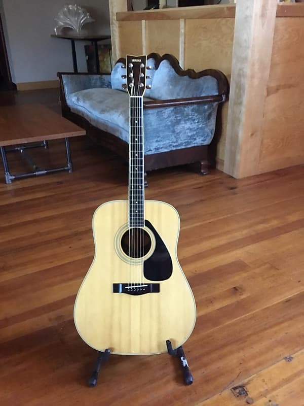 Yamaha FG 301B