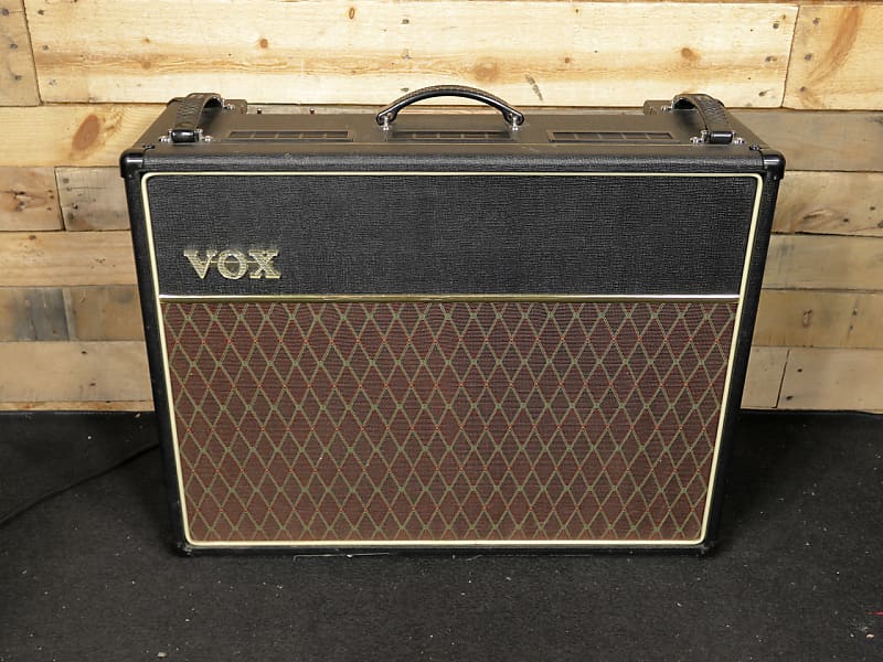 Vox Limited Edition AC30BM Brian May 2x12