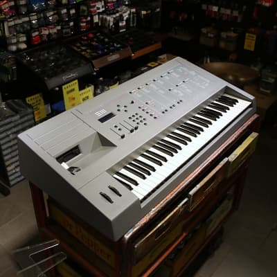E-MU Systems Emulator III 61-Key 16-Voice Sampler Workstation 1987 - Grey image 2